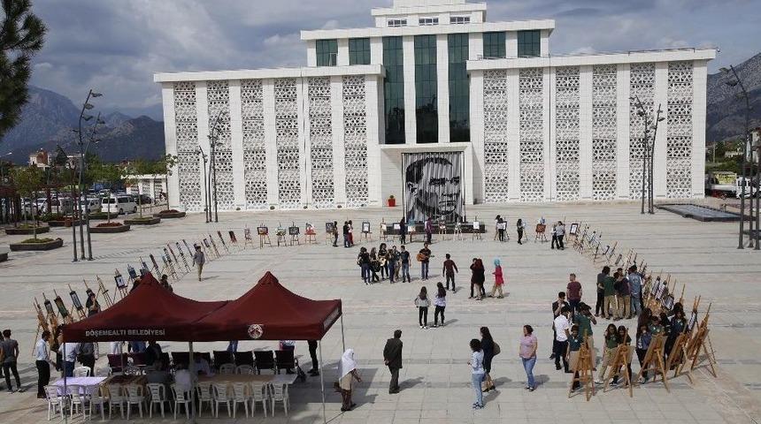 Döşemealtı Kent Meydanında Resim Sergisi