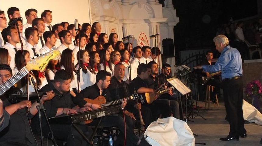 Milas’ta Geleneksel Türkü Gecesi Yapıldı