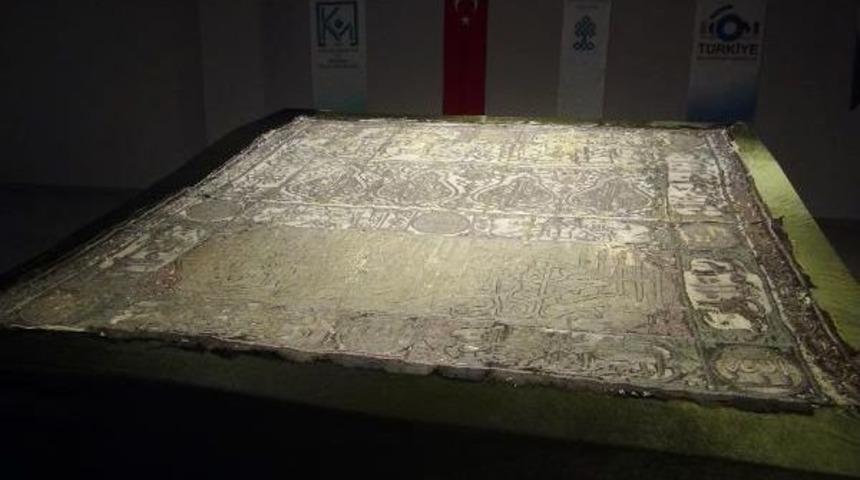 S&uuml;leyman Şah T&uuml;rbesi'nin Asırlık &Ouml;rt&uuml;s&uuml; Sergilendi