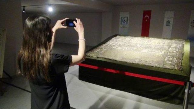 S&uuml;leyman Şah T&uuml;rbesi nin Asırlık &Ouml;rt&uuml;s&uuml; Sergilendi 3