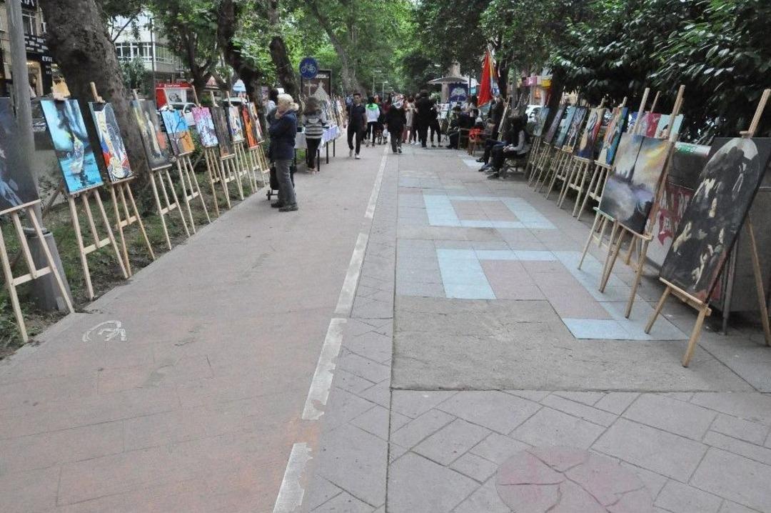 Lise &Ouml;ğrencileri, D&uuml;nyaca &Uuml;nl&uuml; Sanat&ccedil;ıların Eserleri Resmetti