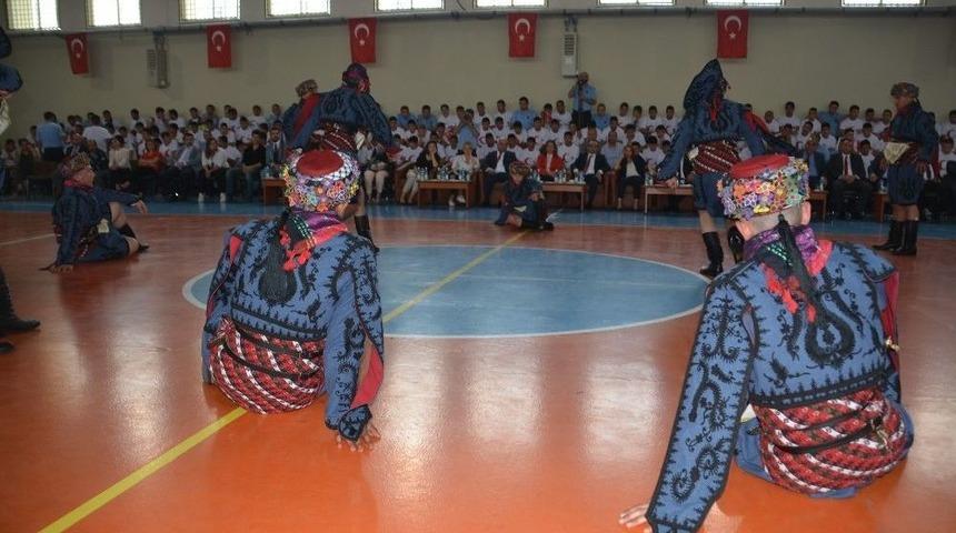 &Ccedil;ocuk Mahkumlardan 19 Mayıs Kutlaması