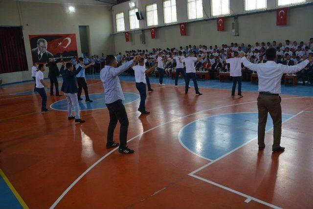 &Ccedil;ocuk Mahkumlardan 19 Mayıs Kutlaması 1