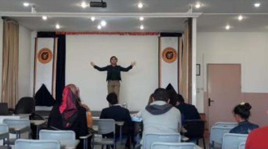 Şiir Yarışmasında Se&ccedil;meler Yapıldı