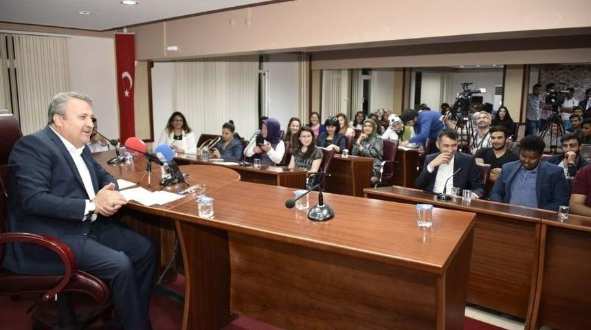 Başkan &Ccedil;er&ccedil;i, Tecr&uuml;belerini Gen&ccedil;lerle Paylaştı