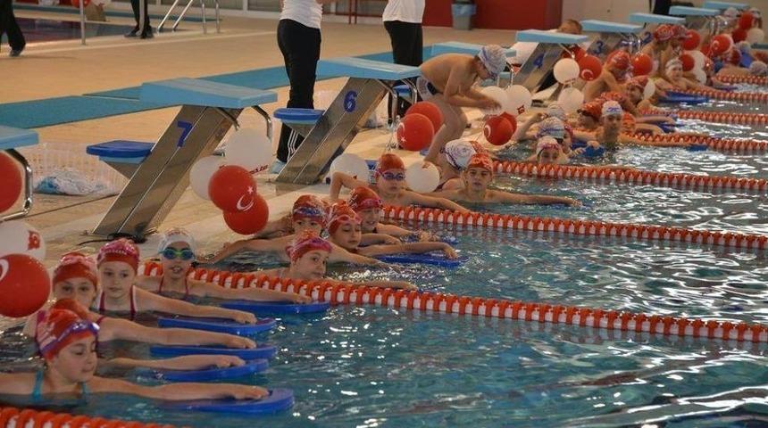 Samsun&rsquo;da 15 Bin &Ouml;ğrenci Y&uuml;zme &Ouml;ğrendi