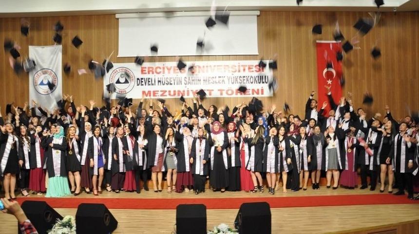 Develi Hüseyin Şahin Meslek Yüksekokulu 10’uncu Dönem Mezunlarını Verdi