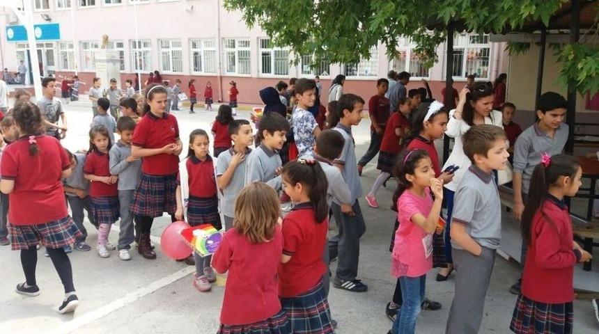 Başkan Erg&uuml;n &Ouml;ğrencileri Sevindirdi