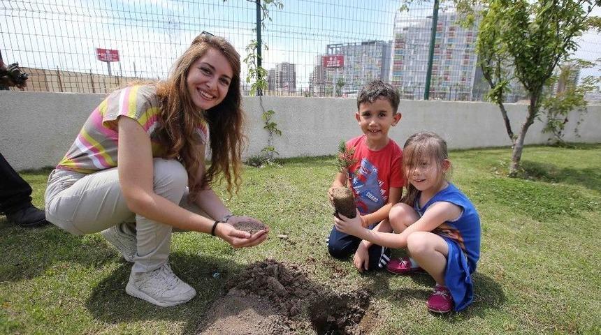 Karşıyaka&rsquo;nın Minik Filizleri Fidan Dikti