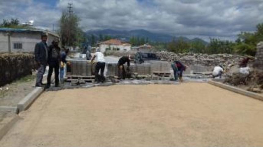 Sindelh&ouml;y&uuml;k Mahallesi&rsquo;nde Yol Yapım &Ccedil;alışmaları S&uuml;r&uuml;yor