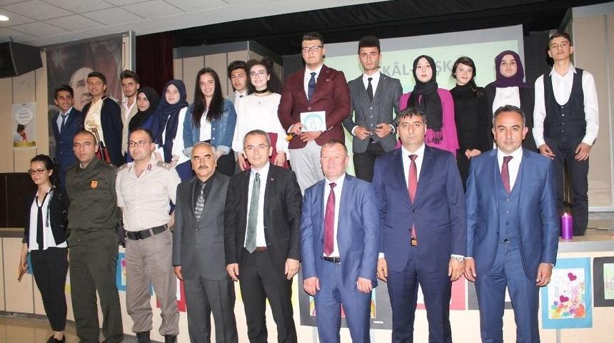 Tosya Cumhuriyet Anadolu Lisesinden Eşkali Aşk İsimli Şiir Dinletisi