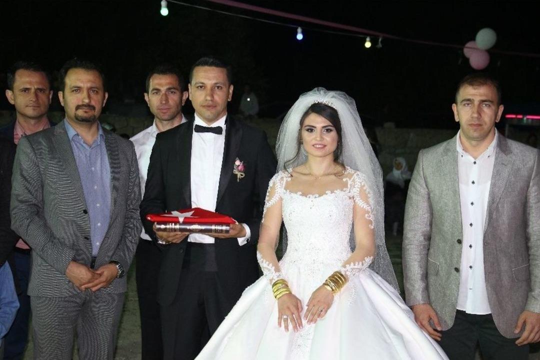 Yeni &Ccedil;ifte Arkadaşlarından Anlamlı Hediye