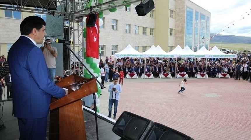 Iğdır &Uuml;niversitesinde Mezuniyet Coşkusu