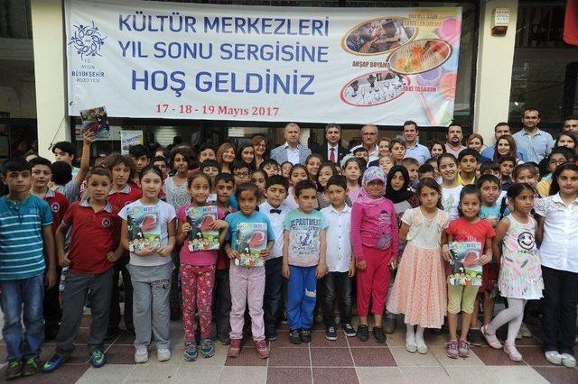 Kültür Merkezi Öğrencilerinin Yılsonu Sergisi Beğeni Topladı