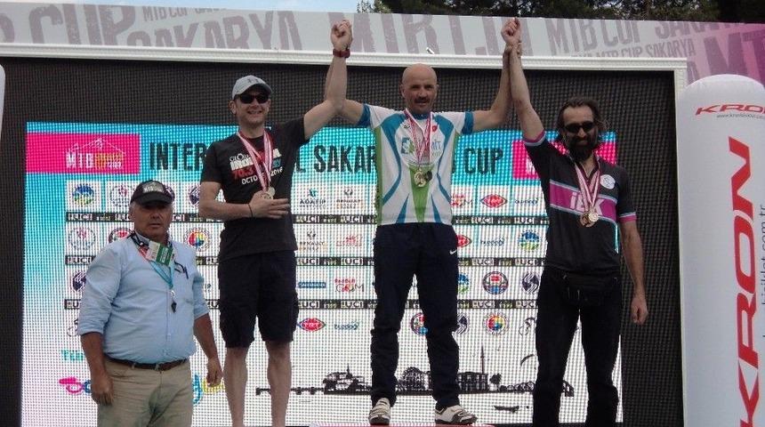 İzmitli Bisiklet&ccedil;i Uluslararası Yarışmada Birinci Oldu