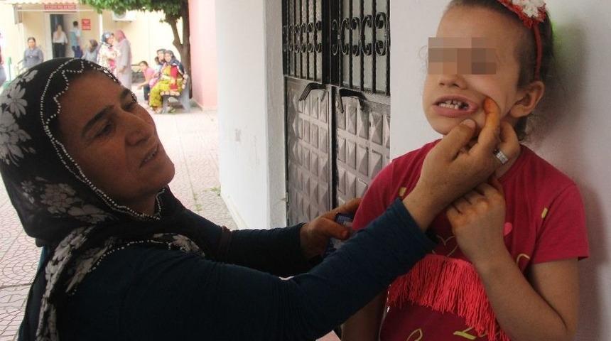 Kadın &Ouml;ğretmenin &Ouml;ğrencinin Dişini Kırdığı İddiası