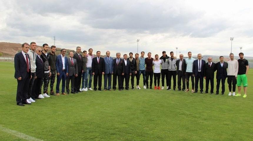 Sivil Toplum &Ouml;rg&uuml;tleri Sivasspor İ&ccedil;in Kurban Kesti