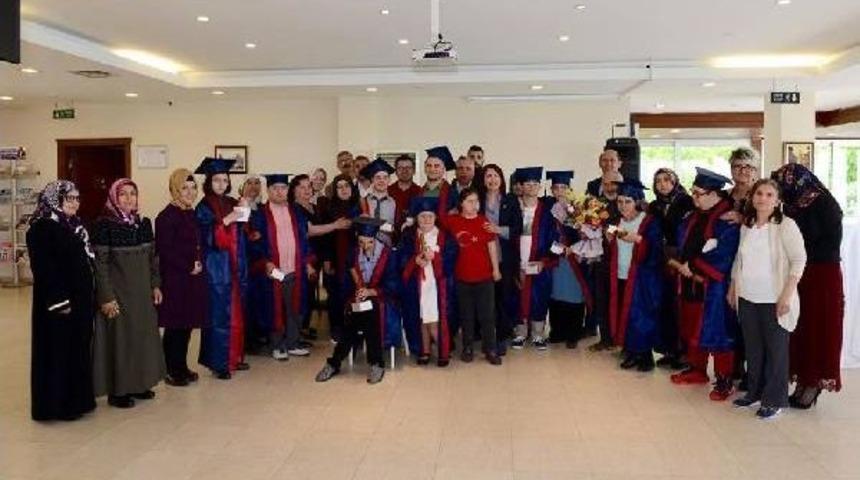 'engelsiz' Mezuniyet Sevinci