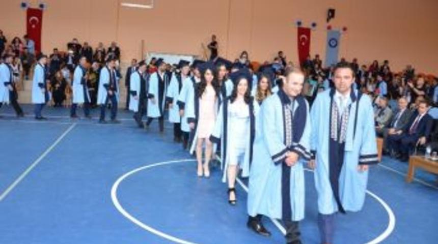 Gazili &Ouml;ğrencilerin Mezuniyet Sevinci