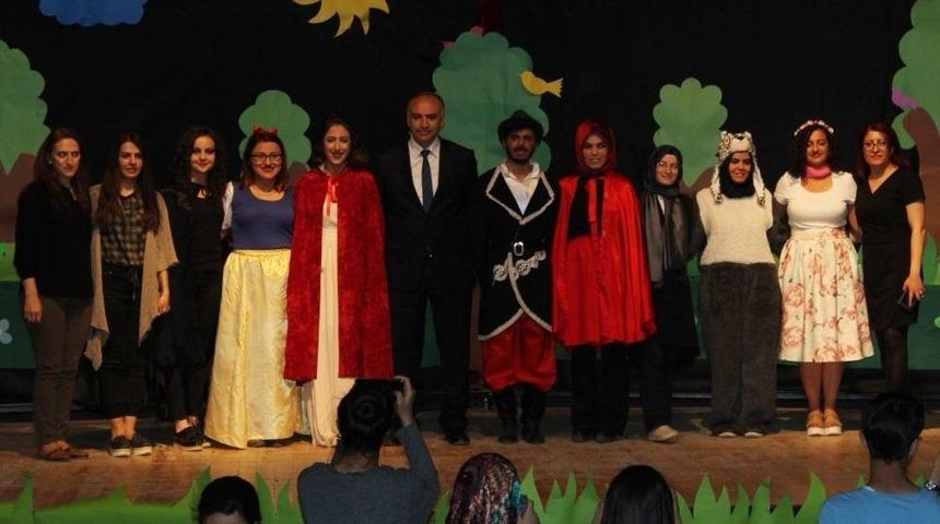 &Ccedil;ocuklar İ&ccedil;in Tiyatro Oyunu Yazıp Sahne Aldılar