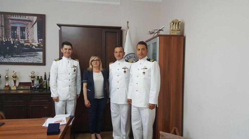 Askeri Gemiler G&uuml;ll&uuml;k&rsquo;te