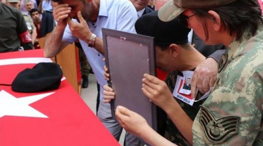 Şehit Uzman &Ccedil;avuş Vuruşkan, G&ouml;lbaşı'nda Toprağa Verildi