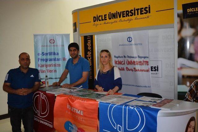 Anadolu Üniversitesi, Dü’de Stant Açtı