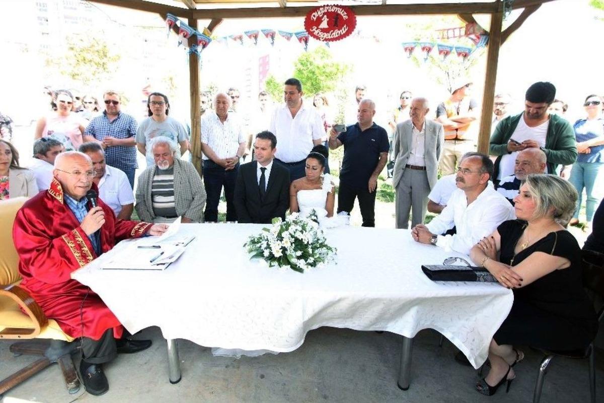 Başkan Yaşar, Vosvos Sever &Ccedil;iftin Nikahını Kıydı