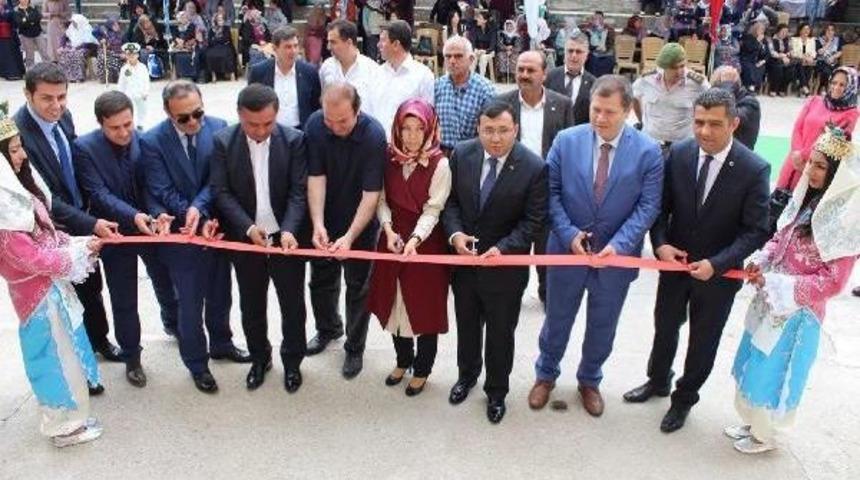 Ay- Yıldızlı Gelinlik B&uuml;y&uuml;k Ilgi G&ouml;rd&uuml;