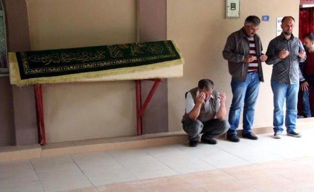 Antalya'da Ölen Iki Madenci Zonguldak'ta Toprağa Verildi