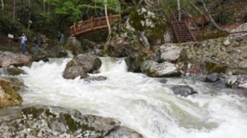 D&uuml;zce Belediyesi 300 &Ouml;ğrenciye D&uuml;zce&rsquo;yi Tanıtıyor