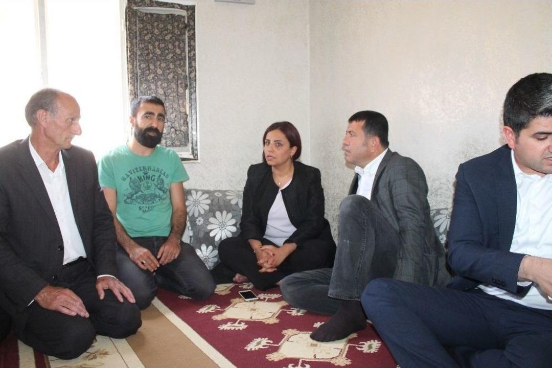 Chp&rsquo;den Panzer Kazası Kurbanı &Ccedil;ocukların Ailesine Ziyaret