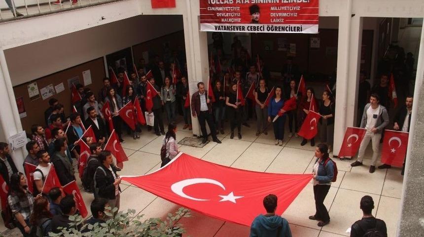 A&uuml; Cebeci Kamp&uuml;s&uuml;&rsquo;nde &ldquo;atat&uuml;rk Ve Bayrak&rdquo; Y&uuml;r&uuml;y&uuml;ş&uuml;