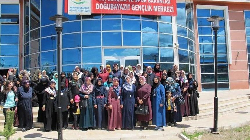 Ağrı&rsquo;da Kadınlar Geziyor