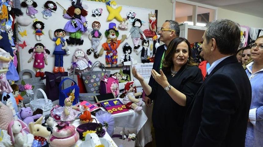 Aşağıs&ouml;ğ&uuml;t&ouml;n&uuml; Belde Evi Kursiyerleri El Emeği &Uuml;r&uuml;nlerini Sergilediler