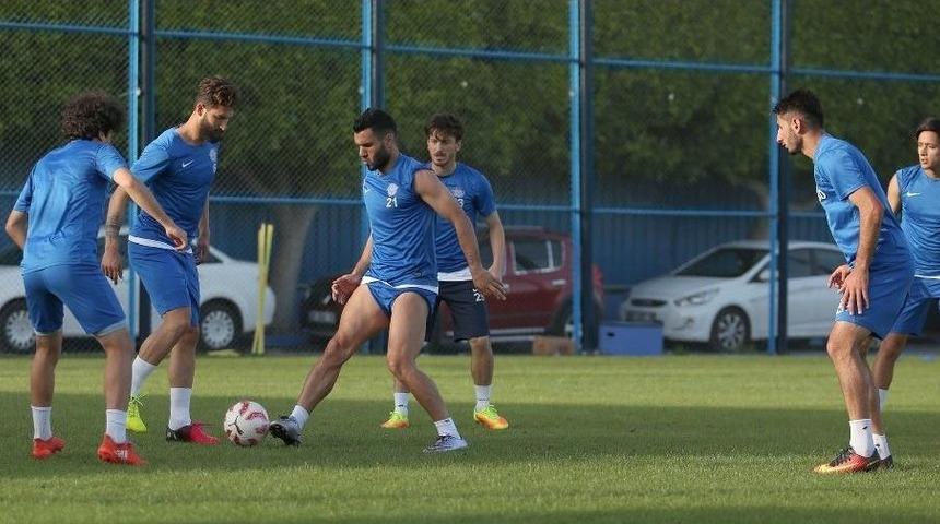 Adana Demirspor, &Ccedil;alışmalarını S&uuml;rd&uuml;r&uuml;yor