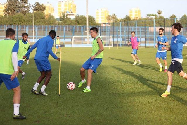 Adana Demirspor, &Ccedil;alışmalarını S&uuml;rd&uuml;r&uuml;yor 1