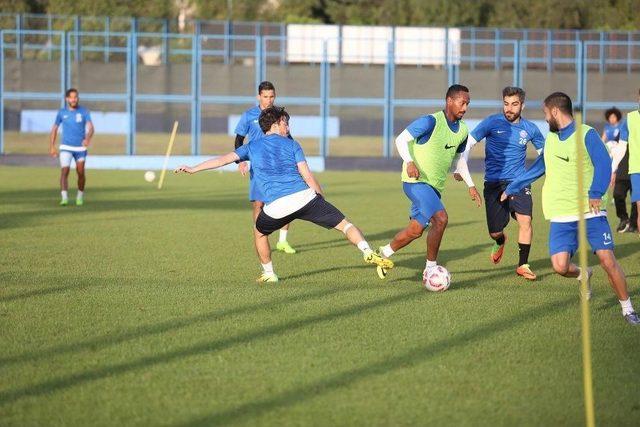 Adana Demirspor, &Ccedil;alışmalarını S&uuml;rd&uuml;r&uuml;yor 3