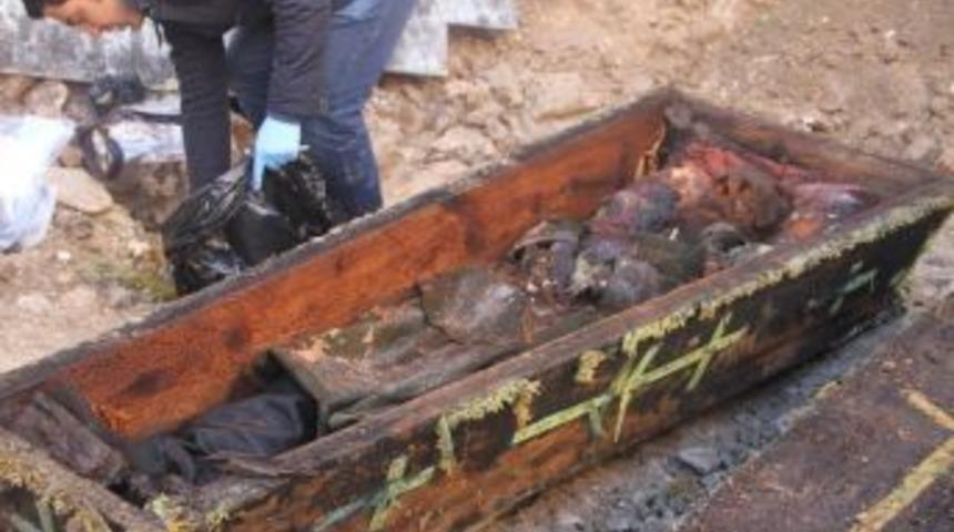 Rus Generale Ait Olduğu D&uuml;ş&uuml;n&uuml;len Ceset Uzmanlar Tarafından İnceleniyor