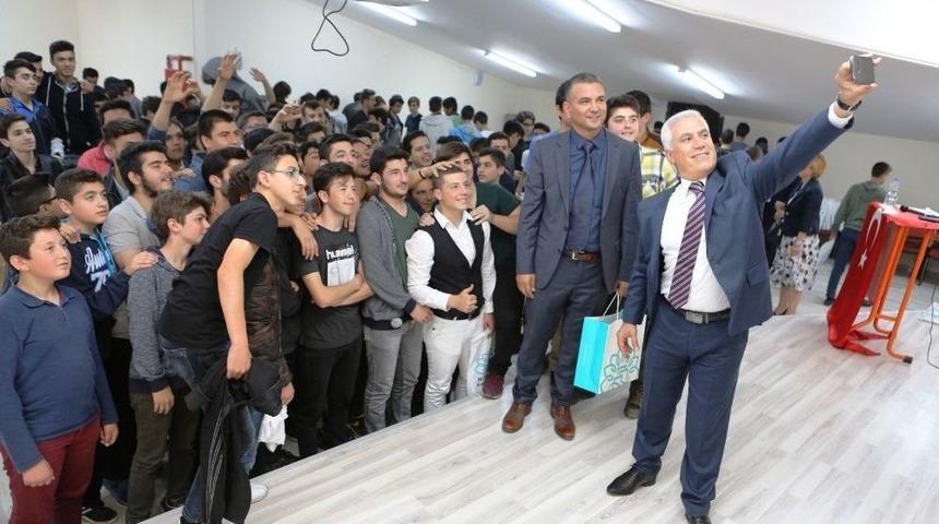 Bozbey Gen&ccedil;lerle Buluştu