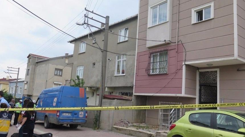 Boşanmak Aşamasındaki Eşini Başka Erkekle Yakalayınca Dehşet Sa&ccedil;tı