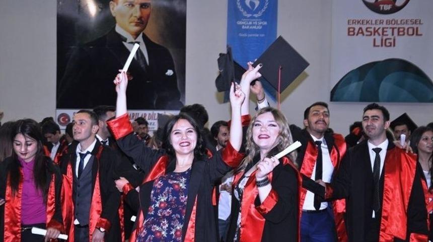 Zile&rsquo;de Mezuniyet Coşkusu