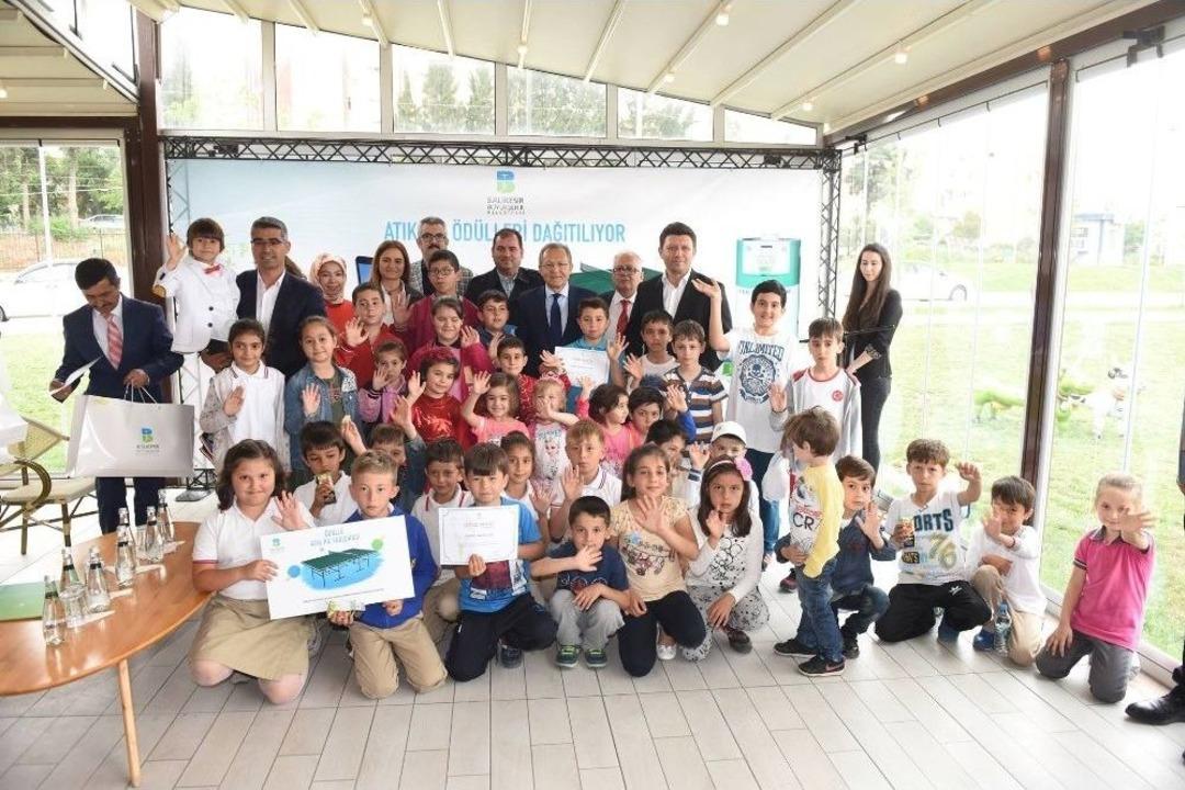 Atık Pil Toplayanlar &Ouml;d&uuml;llendirildi