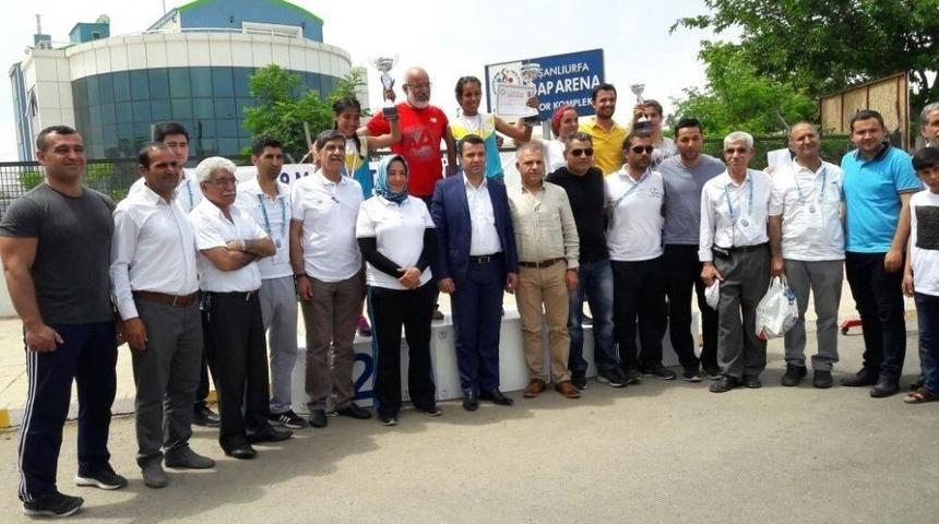 Haliliyeli Sporculardan Bir Altın Bir G&uuml;m&uuml;ş Madalya