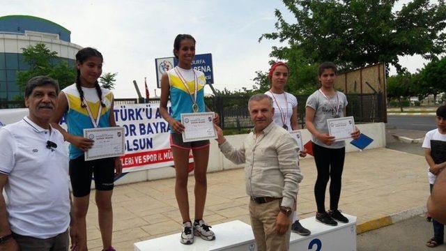 Haliliyeli Sporculardan Bir Altın Bir Gümüş Madalya