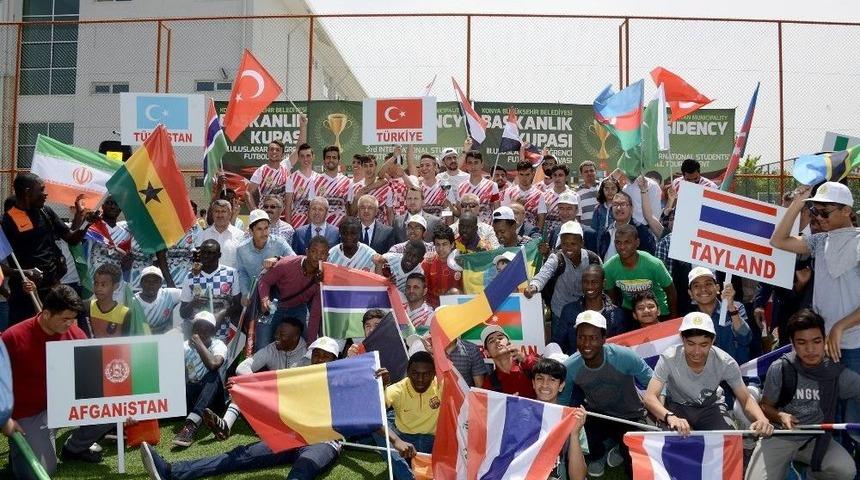 Konya&rsquo;daki Uluslararası Futbol Turnuvasında Dostluk Kazandı