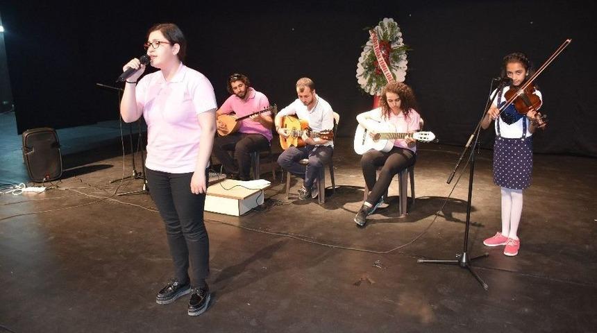 Kahta Fen Lisesi &Ouml;ğrencilerinden Şiir Ve M&uuml;zik Dinletisi