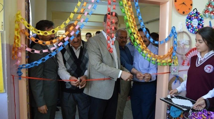 Besni&rsquo;de "g&ouml;rsel Sanatlar Ve Teknoloji Tasarım" Sergisi A&ccedil;ıldı