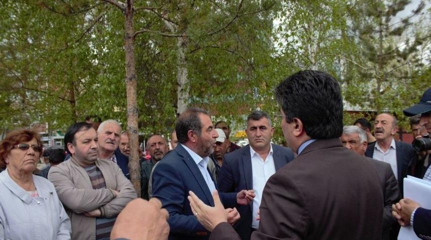 Ağa&ccedil; S&ouml;k&uuml;m&uuml;ne Tepki G&ouml;steren Chp&rsquo;liler Oturma Eylemi Başlattı