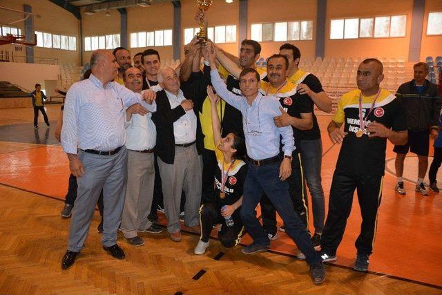 Voleybol Turnuvasının Şampiyonu Mesude-erol Memioğlu Mesleki Ve Teknik Anadolu Lisesi